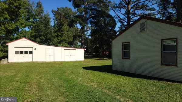 Colonial Beach, VA 22443,1032 HOLLY VISTA DR