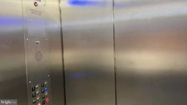 Mclean, VA 22102,7640 PROVINCIAL DR #214