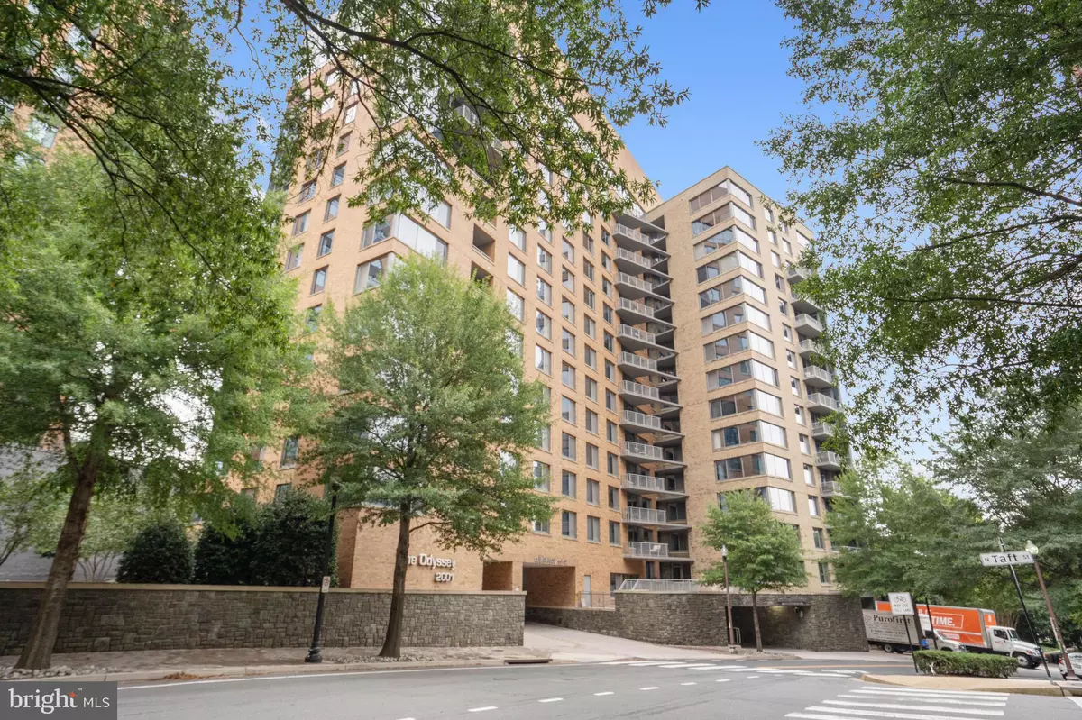 Arlington, VA 22201,2001 15TH ST N #306