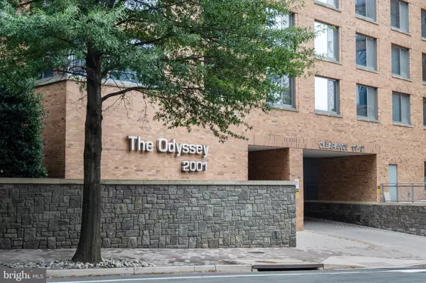 Arlington, VA 22201,2001 15TH ST N #306