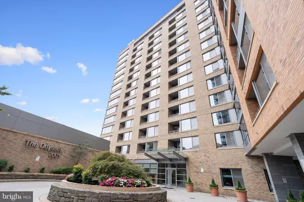 Arlington, VA 22201,2001 15TH ST N #306