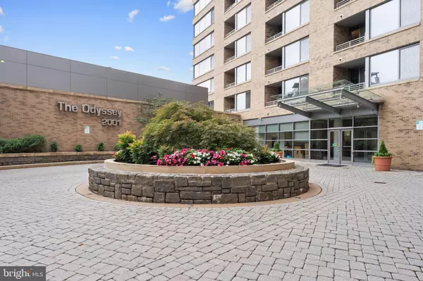 Arlington, VA 22201,2001 15TH ST N #306