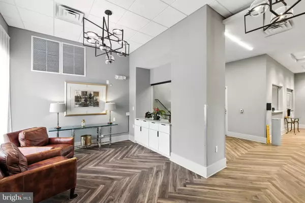 Alexandria, VA 22304,5300 HOLMES RUN PKWY #709