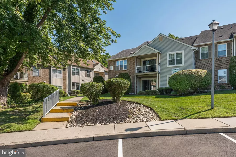 217-A THORNWOOD DR, Mount Laurel, NJ 08054