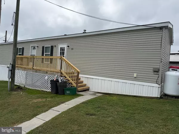 13 HILLTOP AVE, Akron, PA 17501