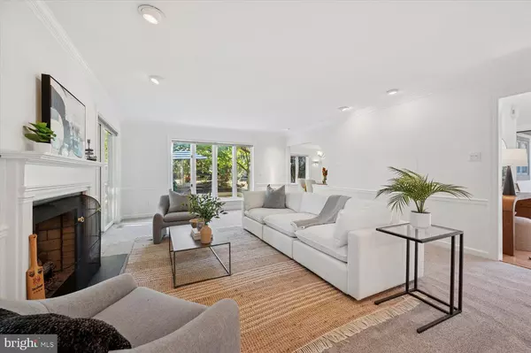 Blue Bell, PA 19422,3 HOUNDS RUN LN