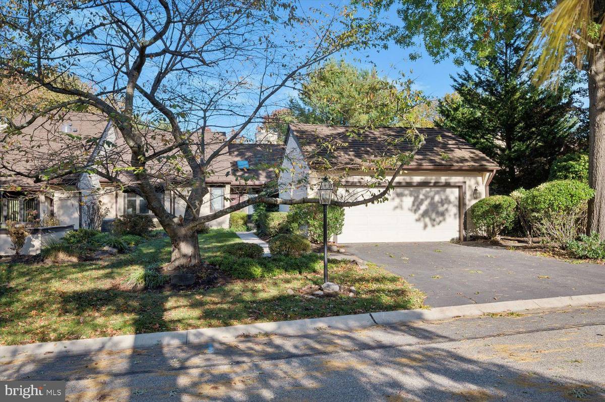 Blue Bell, PA 19422,3 HOUNDS RUN LN