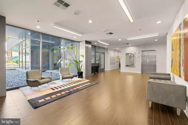 Washington, DC 20008,3883 CONNECTICUT AVE NW #111