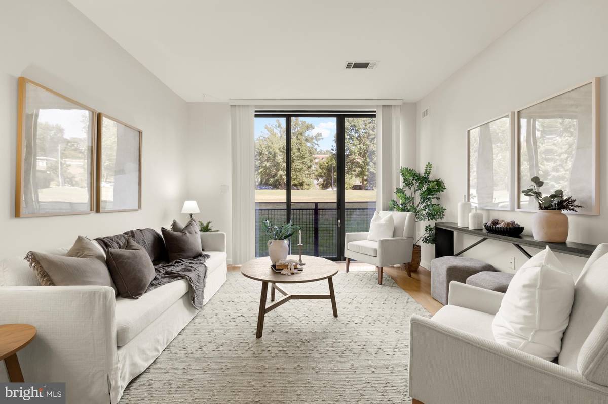 Washington, DC 20008,3883 CONNECTICUT AVE NW #111