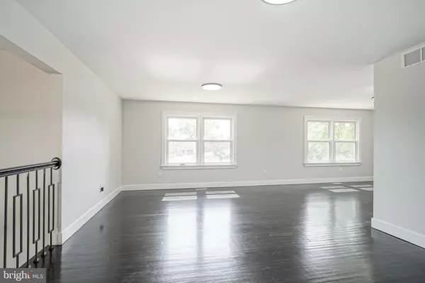 Clementon, NJ 08021,2 SPINNING WHEEL LN