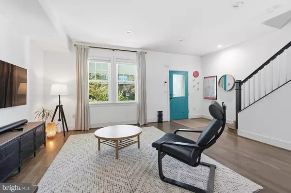 Washington, DC 20011,421 FARRAGUT ST NW