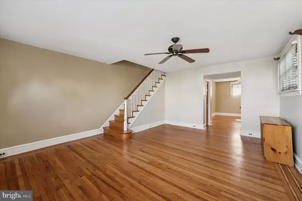 Upper Darby, PA 19082,221 N LINDEN AVE