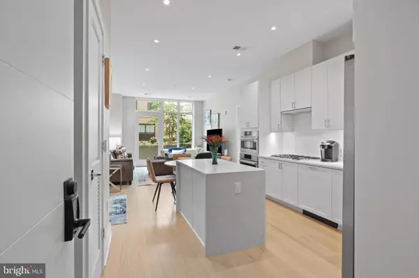 Alexandria, VA 22314,925 N FAIRFAX ST #102