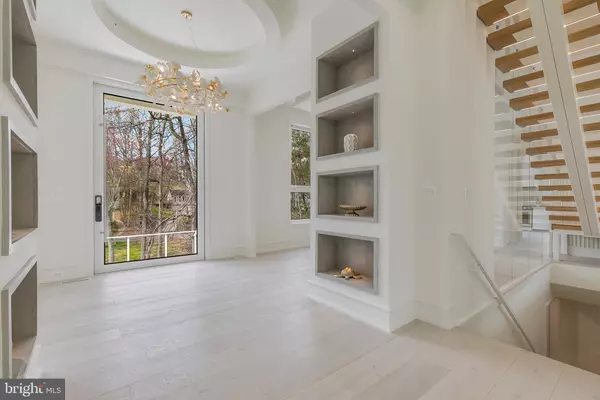 Mclean, VA 22102,8757 BROOK ROAD