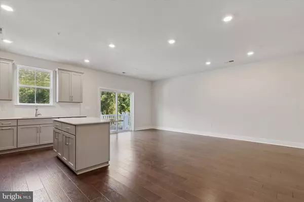 Phoenixville, PA 19460,351 FOUNDRY ST