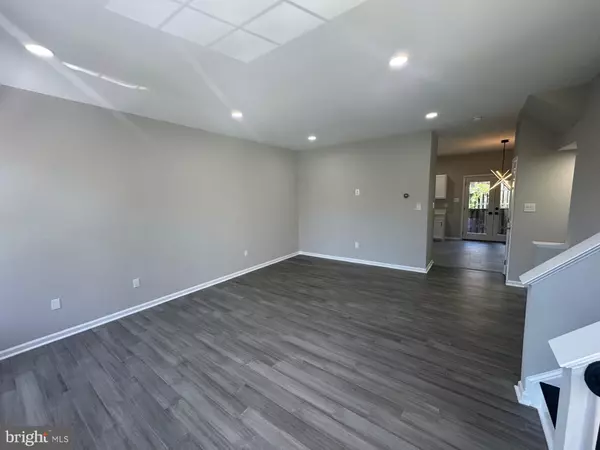 Centreville, VA 20121,6378 JAMES HARRIS WAY