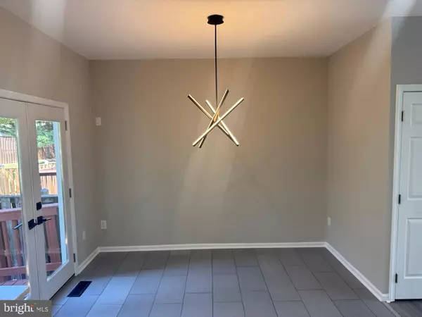 Centreville, VA 20121,6378 JAMES HARRIS WAY