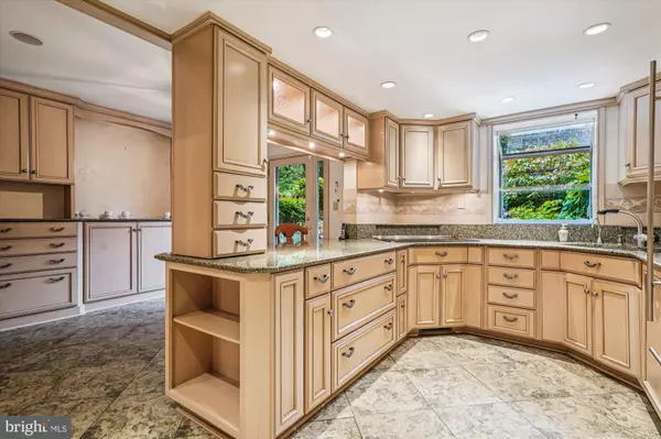 Mclean, VA 22101,702 BELGROVE RD