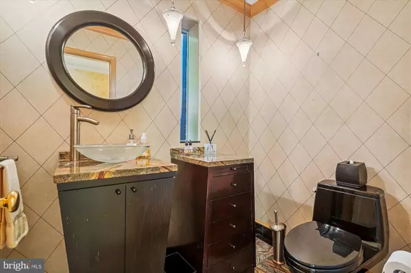 Mclean, VA 22101,702 BELGROVE RD