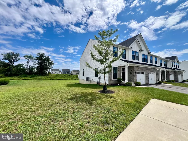 8030 MILLTOWN CIR, Cheltenham, PA 19012