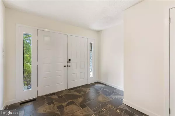 Princeton Junction, NJ 08550,24 HEREFORD DR