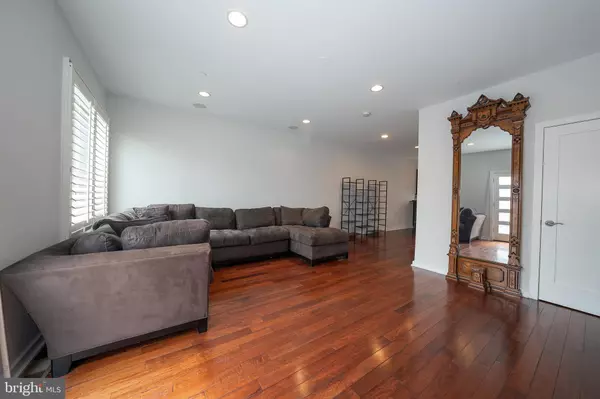 Philadelphia, PA 19123,601 POPLAR ST