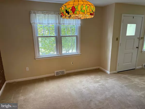 Glenside, PA 19038,823 EDGE HILL RD