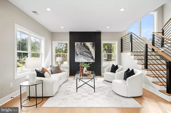 Alexandria, VA 22307,6934 COLUMBIA DR