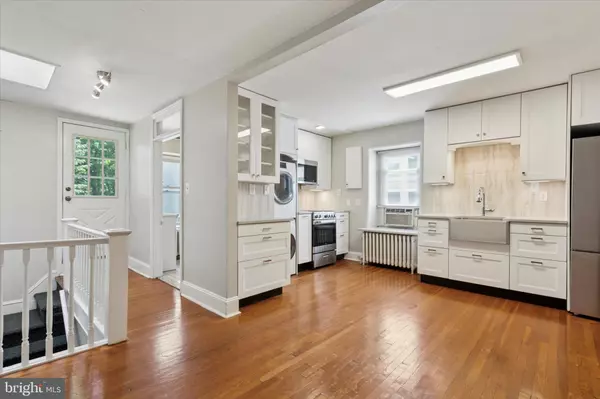 Philadelphia, PA 19118,124 E CHESTNUT HILL AVE