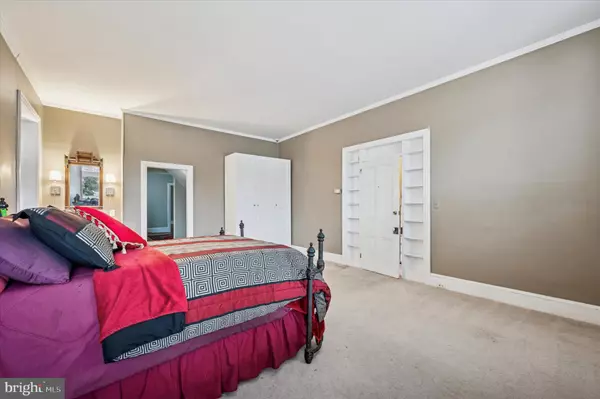 Philadelphia, PA 19118,116 E CHESTNUT HILL AVE