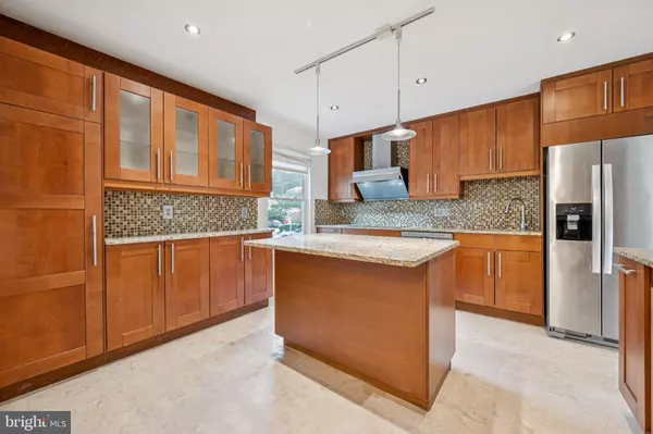 12260 GREENLEAF AVE, Potomac, MD 20854