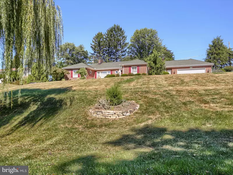 4102 CRESTVIEW RD, Harrisburg, PA 17112