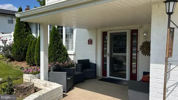 Philadelphia, PA 19115,121 KINGFIELD RD