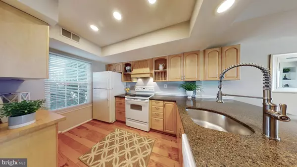 Falls Church, VA 22041,3345 LAKESIDE VIEW DR #7-7