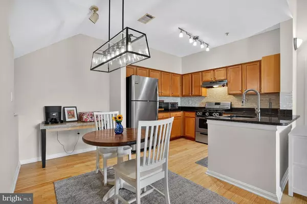 Centreville, VA 20120,5123-J TRAVIS EDWARD WAY #J