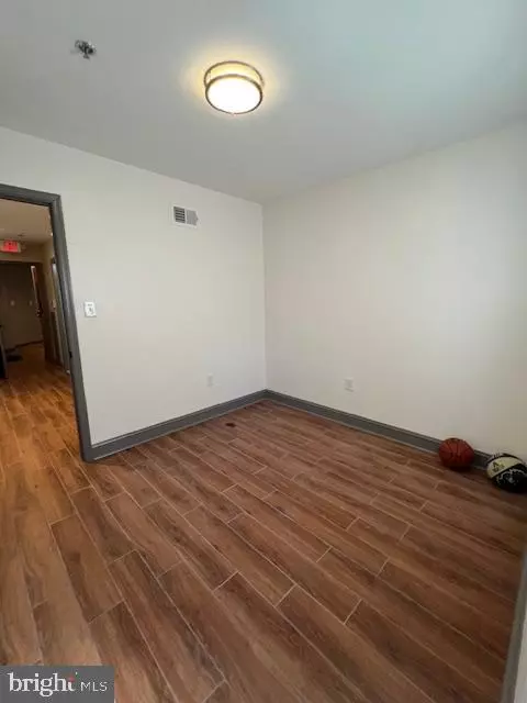 Philadelphia, PA 19107,912 WINTER ST #1R