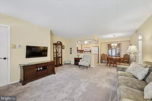 Brookhaven, PA 19015,5200 HILLTOP DR #W6