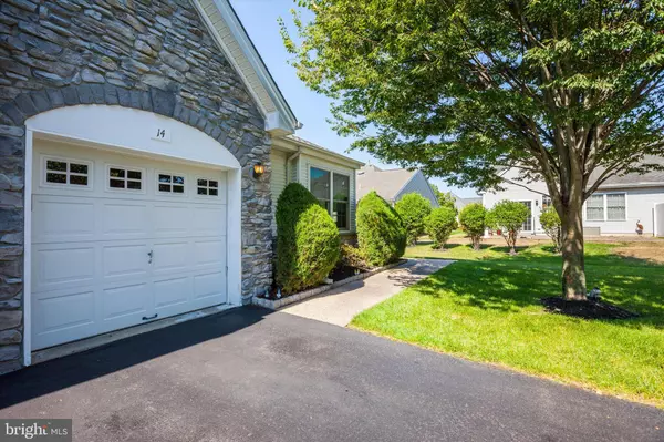 Hamilton, NJ 08691,14 LOCUST HILL BLVD