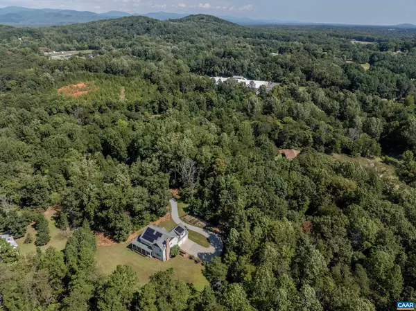 Charlottesville, VA 22903,140 LYNX FARM LN