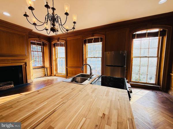 Harrisburg, PA 17101,315 N FRONT ST