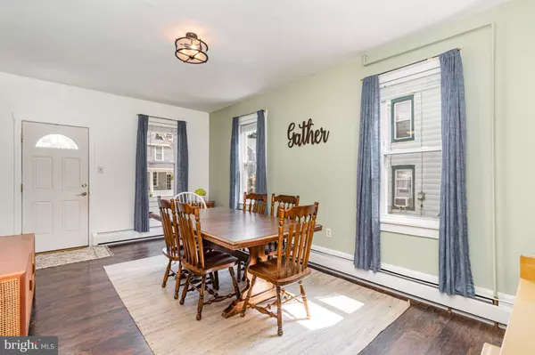 Akron, PA 17501,32 S 11TH ST