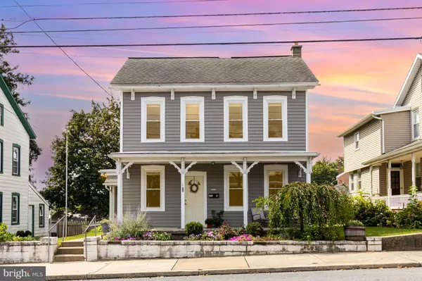 32 S 11TH ST,  Akron,  PA 17501