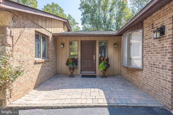 Doylestown, PA 18902,2880 SNAKE HILL RD