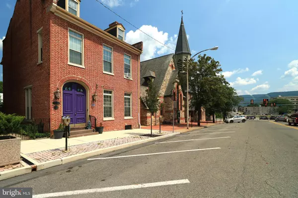 Lewistown, PA 17044,11 S MAIN ST