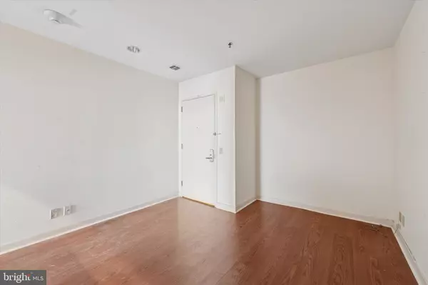 Philadelphia, PA 19107,1100 VINE ST #P211