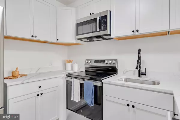 Centreville, VA 20121,6011 SUNSET RIDGE CT