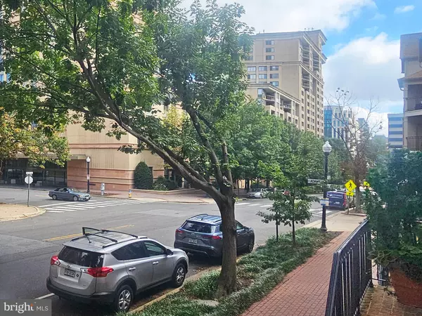 Arlington, VA 22201,2412 14TH ST N