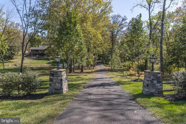 Newtown, PA 18940,992 WORTHINGTON MILL RD