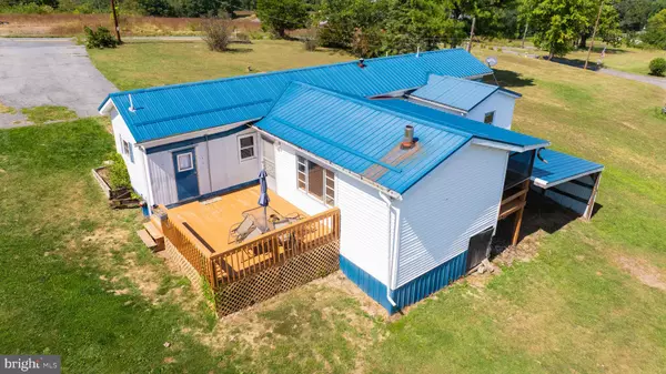 Berkeley Springs, WV 25411,5386 PIOUS RIDGE RD