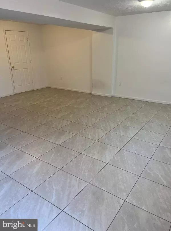 Woodbridge, VA 22193,14684 CLOVERDALE RD